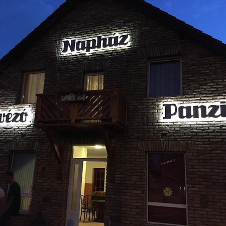 Naphaz Panzio Bed & Breakfast Tiszafured Exterior photo