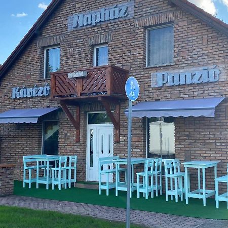 Naphaz Panzio Bed & Breakfast Tiszafured Exterior photo