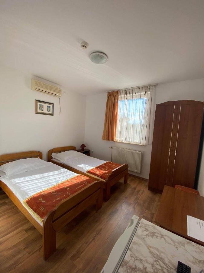Naphaz Panzio Bed & Breakfast Tiszafured Exterior photo